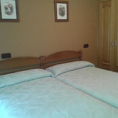 Hostal Les Bedules أوسيجا دي ساجامبر الغرفة الصورة